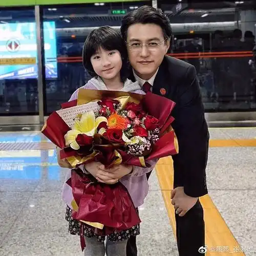 荣获96微博年度剧集96熙熙有幸扮演剧中#靳东#老师女儿—-方可莉