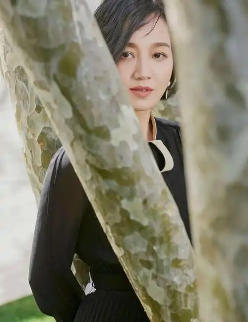 朱丹晒照秀幸福:爱情中卑微的女人,你何时才能够自信起来?