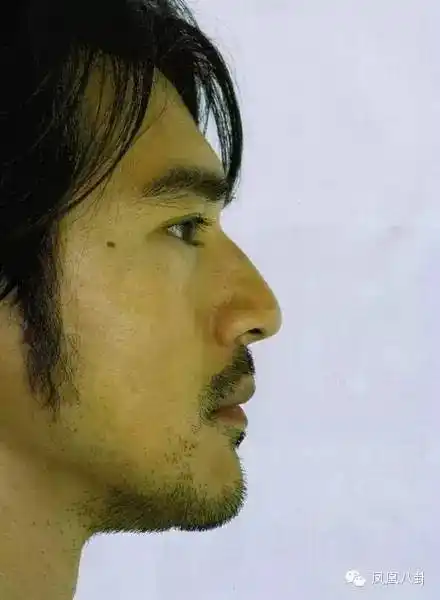 出道27年零绯闻的金城武居然酒店招妹?