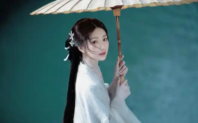 看了毛晓彤的古装造型后,才知道现在古偶剧的妆造有多敷衍