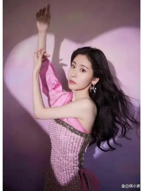 张碧晨真的很应该感谢一下好声音节目组,还有带领她夺冠的那英导师