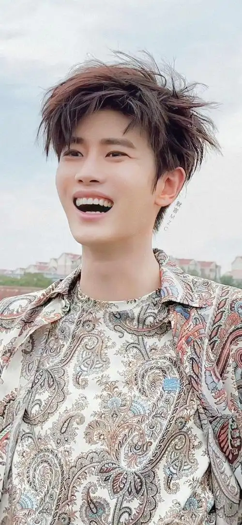 任苒时光 15p来了02卡大头版壁纸超～宝～笑起来可太治愈了@任嘉伦