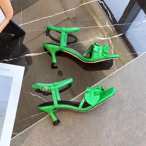 感绿色高跟鞋细跟鞋女2022夏季新款欧货羊皮一字扣带时装凉鞋