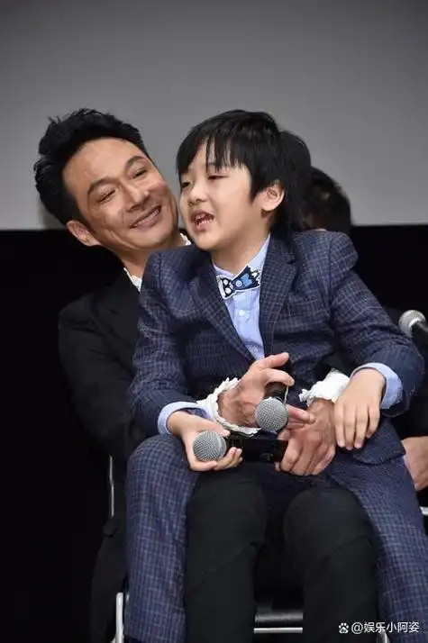 看完刘烨儿子的照片,才明白混血儿的心酸,周华健比儿子还年轻