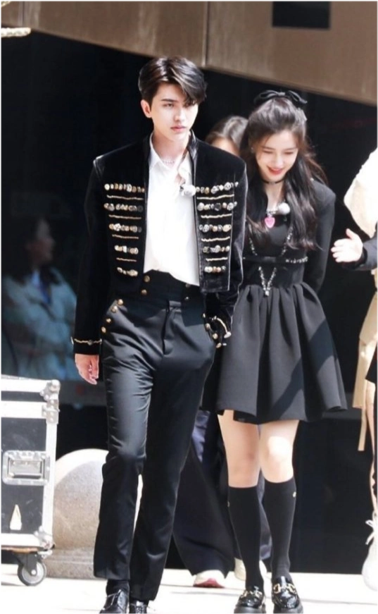 但是蔡徐坤这么好的条件会看上结婚生孩子了的angelababy?