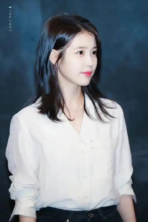 图源来自:新浪微博@onlyu-iu李知恩