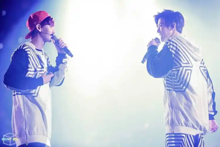 朴灿烈 边伯贤 chanyeol baekhyun 灿白 高清壁纸 来源:微博