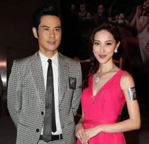 她曾获港姐冠军,嫁给大22岁男星,如今29岁生两个儿子很幸福