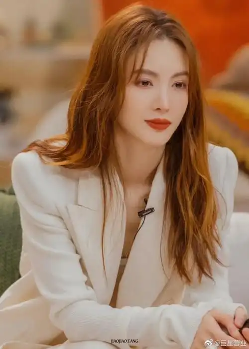 金晨西装墨镜#走路带风  气场全开这不就是我又飒又酷的老婆吗00