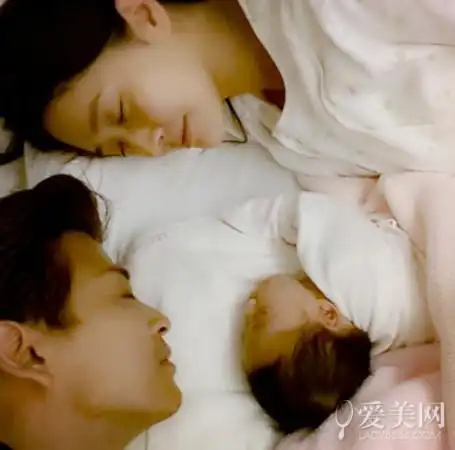 陈晓东晒女儿满月照 星女们满月照出炉