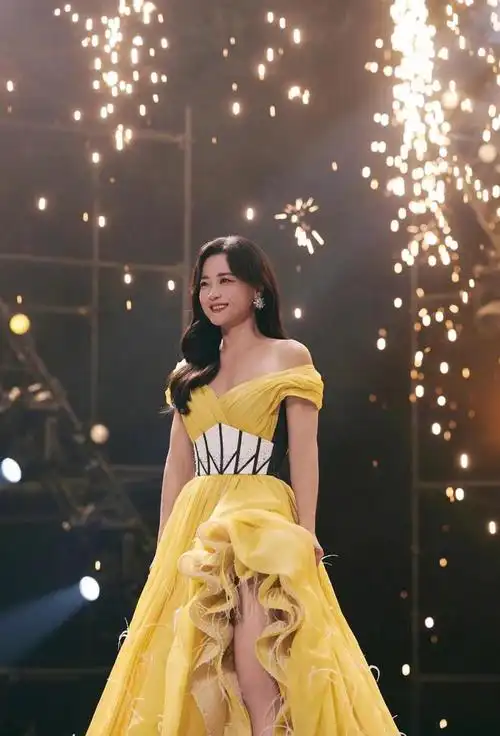 贾玲瘦下来真美