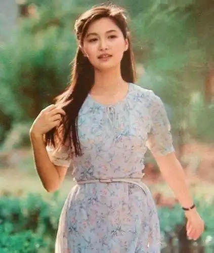 老照片80年代的女性怀旧照片网友自然美