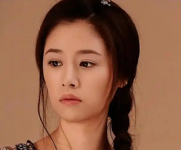 公司去报名,成为了一名策划模特,这位林心如后来能够接触到演艺圈这个