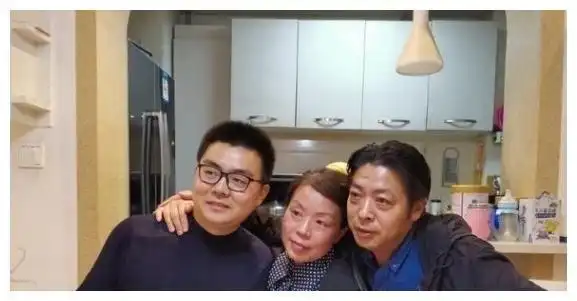 郭威的土豪舅舅表示会帮助郭威渡过难关生活要充满希望