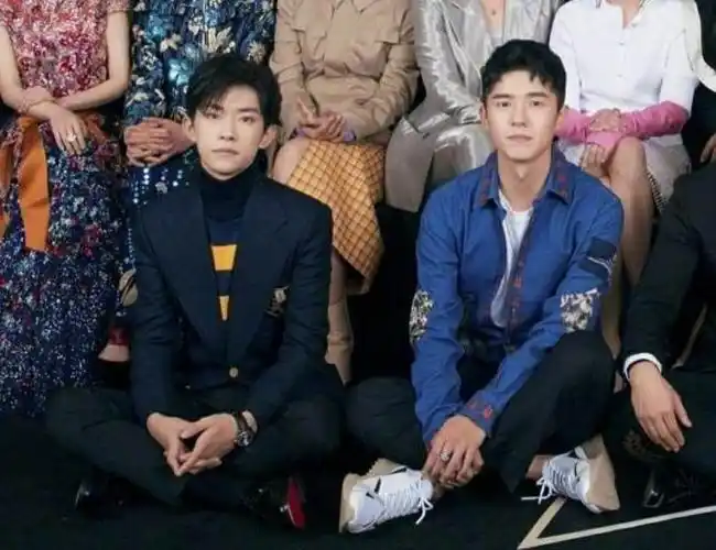 刘昊然和易烊千玺一起上英语课,被疑成绩差,回应:学分没修够