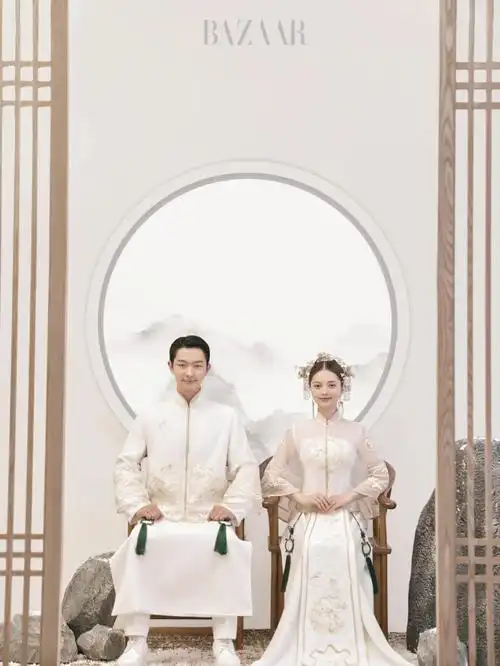 中式婚纱照02白色秀禾穿出别样美