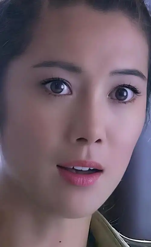 王珂穿旗袍很耐看,穿上军装更漂亮,魅力动人!_高清图集_新浪网