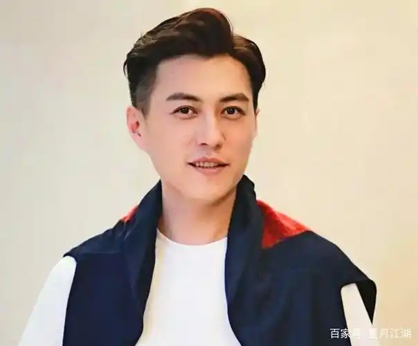 男明星也怕中年危机?不存在的,看看靳东如今才是颜值巅峰