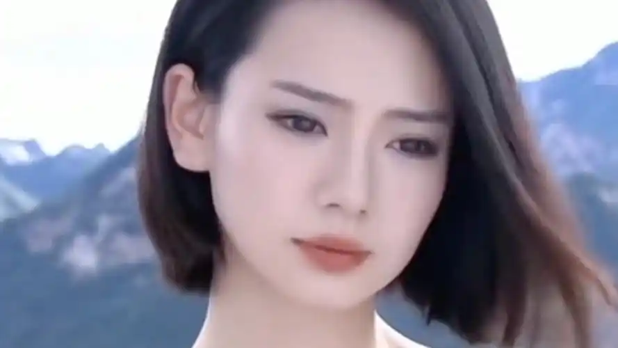 早期的戚薇真的美死了,短发造型惊艳!