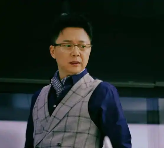 男明星的眼镜杀,这10位男星告诉你,什么才是斯文败类!