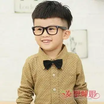小男孩可爱蘑菇头发型男孩蘑菇头短发发型图片3