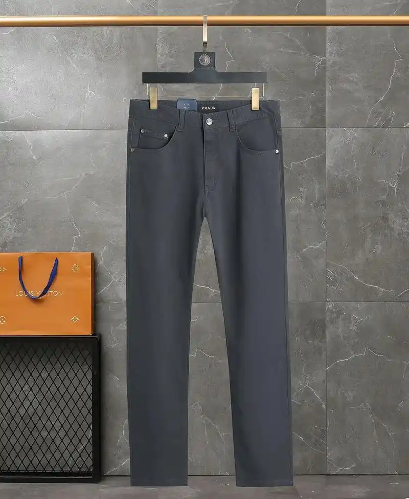 2023秋季男士休闲裤.后口袋字母logo经典三角徽标和侧唛 - 抖音