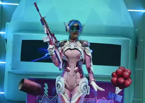 cj展会和平精英放下巨大空投!火箭101少女cos才是亮点!