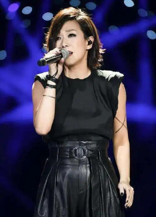 tvb老戏骨曝干女儿林忆莲近况与小11岁男友8年情断长居英国