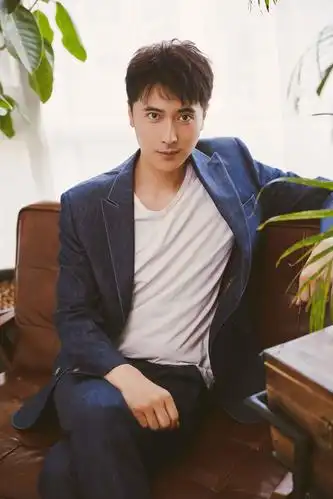 李瑞超绅士大片曝光 儒雅沉稳如兰似墨