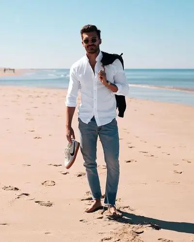 福州宝龙戈享西装定制穿白衬衫的男人真的很让人心动