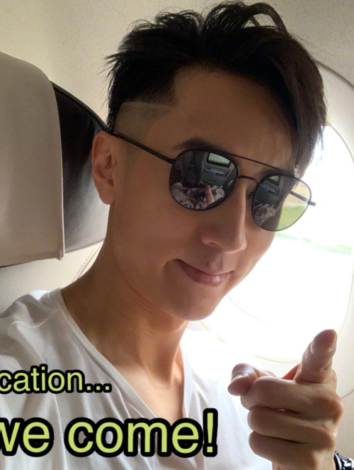 39岁吴尊晒新发型自拍不怕渣男锡纸烫就怕吴尊头上2道杠