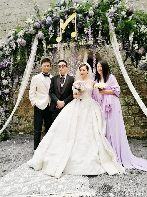 组图:谭维维获张靓颖赠捧花 陈亦飞感恩送祝福_高清图集_新浪网