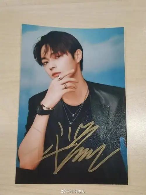 【#浪电福利社#】惊喜来袭!@许凯soso签名照惊喜掉落!