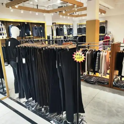 天寒地冻,本店新上大量新款男女羽绒服!欢迎选购!地址,瑞鸿酒 - 抖音