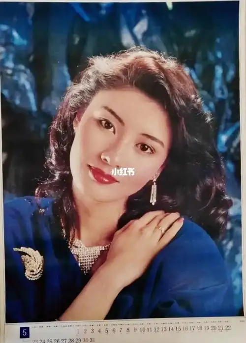 宝蓝色的李嘉欣