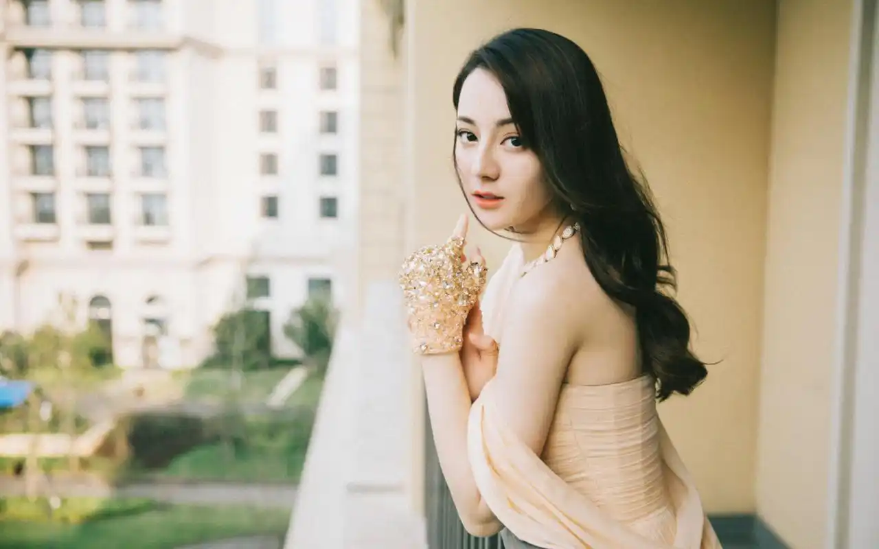 迪丽热巴仙气写真桌面壁纸