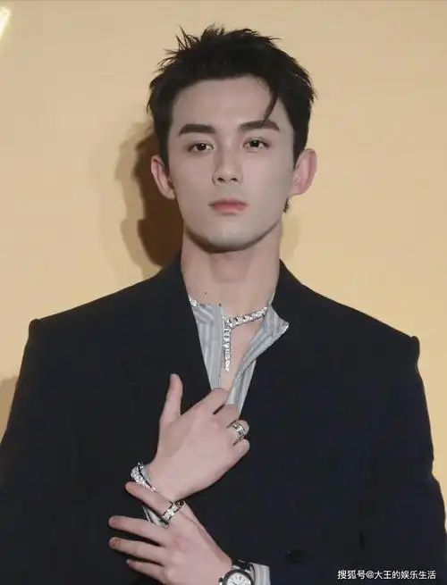 7位"等比例"长大的童星,长得只有身高,长相如同"复制粘贴"_杨幂_吴磊