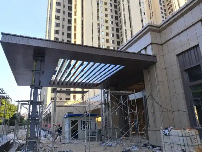 主入口门厅雨棚铝单板安装完成