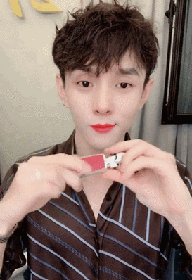 李佳琦旧照曝光可盐可甜男团范十足粉丝出道吧