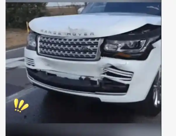 国内发生了一起追尾事件,一辆80多万的路虎揽胜,不小心撞上了一辆50