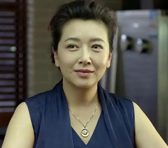 演员江珊:面对爱情不将就,49岁才遇到将自己捧在手心的田小洁