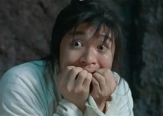 周星驰母亲买菜78岁满头黑发行动利索比56岁儿子周星驰还年轻