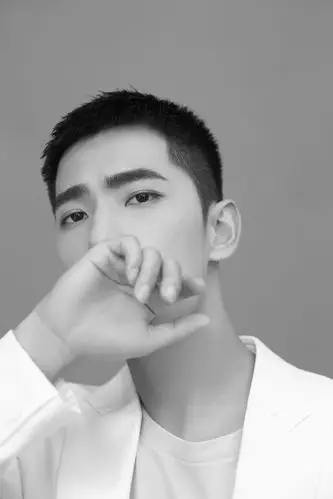 共6张1905电影网讯5月16日,杨洋现身上海出席品牌活动,利落短发搭配