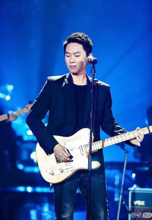 《歌手》梁博得到歌手内投第一却踢馆失败,因他出身于《中国好声音》?