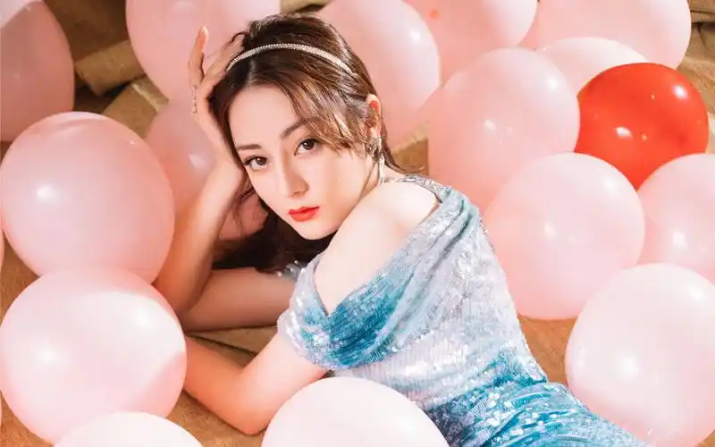 迪丽热巴迷人性感图片桌面壁纸