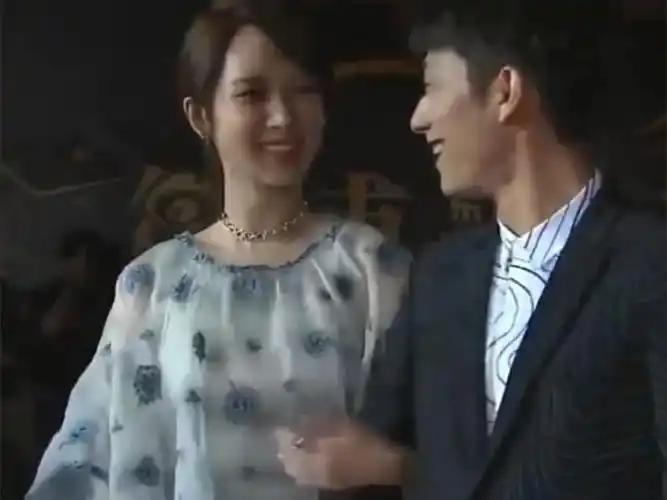 张一山 # 杨紫 携手出席活动,这两人简直配一