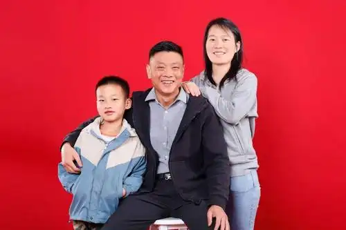 幸福值爆棚2021年全家福欢乐开拍百余个留深过年职工家庭齐参与