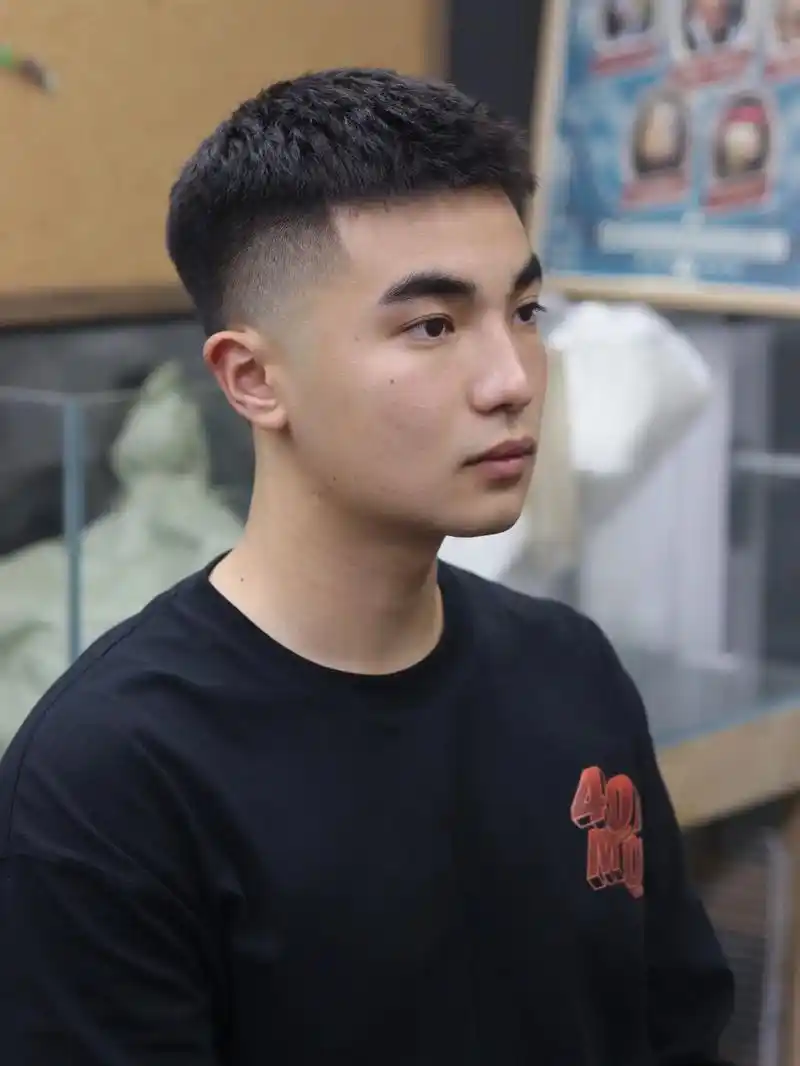 凯撒发型.打理简单又帅气的男士短发,头顶区域纹理清晰 刘海凌 - 抖音
