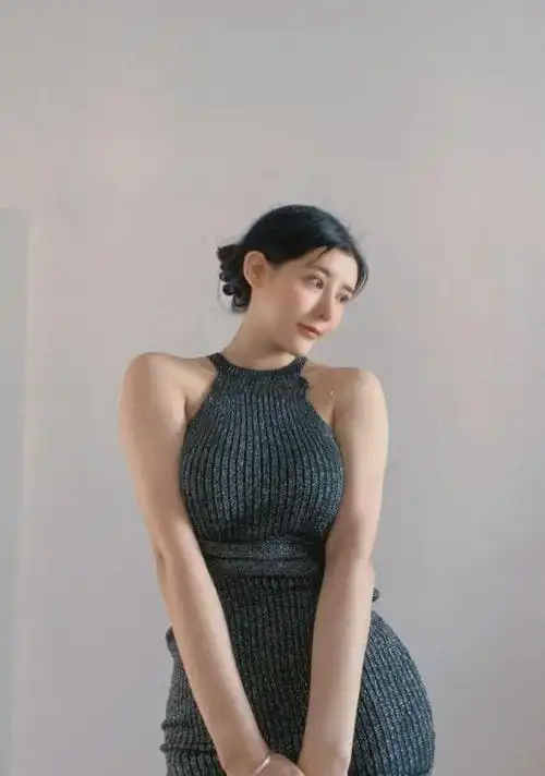 95后臀神刘太阳玲珑身材令人羡慕不已或是一项运动成就她