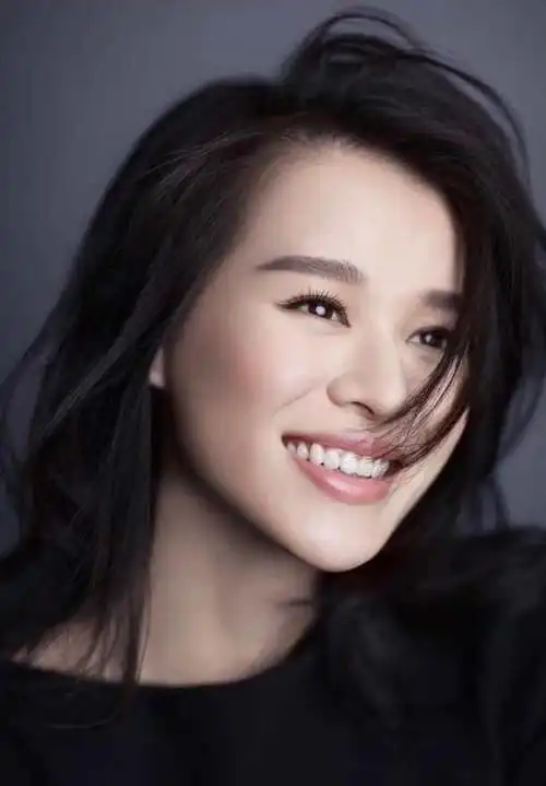 回顾港姐胡杏儿:苦恋黄宗泽8年无果,如今感谢男方的不娶之恩?